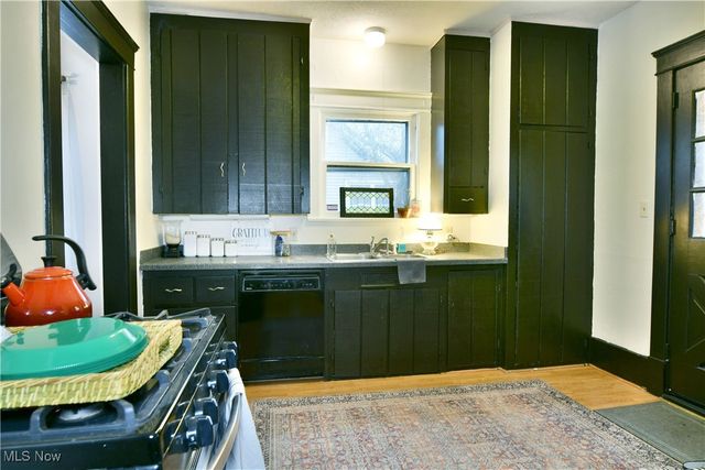 562 Belmont Avenue NE, Warren, OH 44483