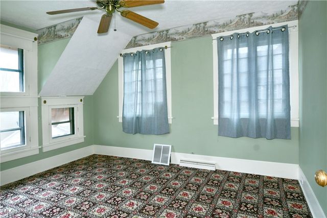 562 Belmont Avenue NE, Warren, OH 44483