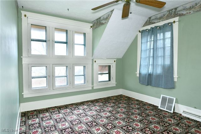 562 Belmont Avenue NE, Warren, OH 44483