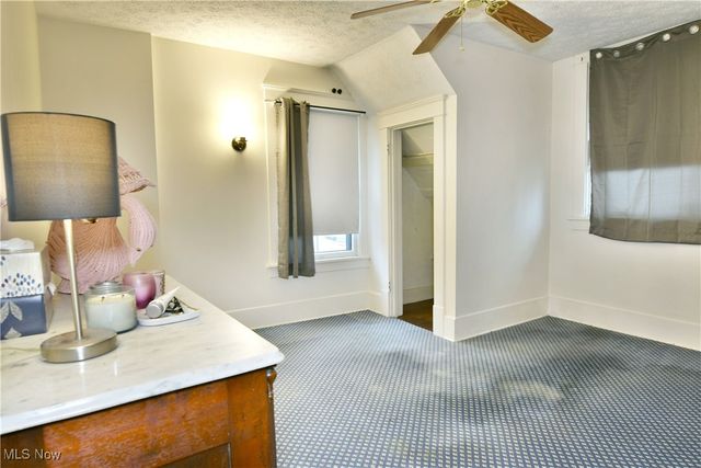 562 Belmont Avenue NE, Warren, OH 44483