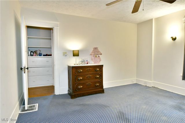 562 Belmont Avenue NE, Warren, OH 44483