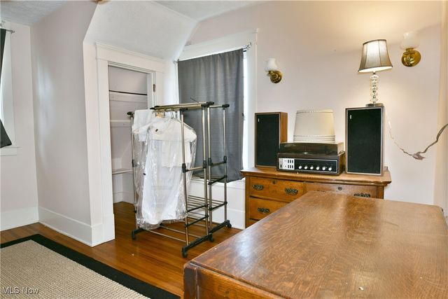 562 Belmont Avenue NE, Warren, OH 44483