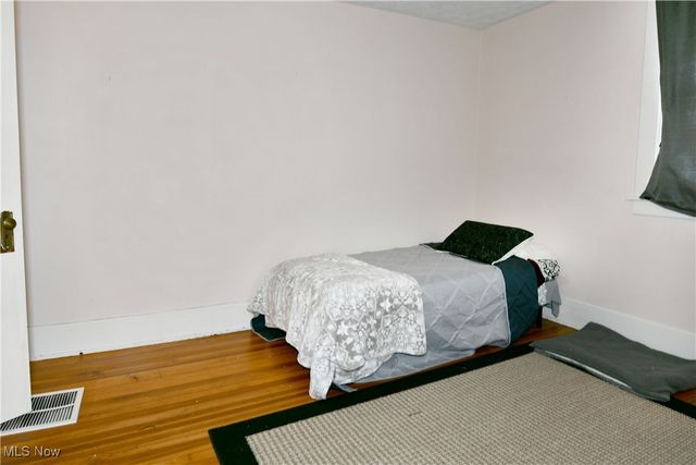 562 Belmont Avenue NE, Warren, OH 44483