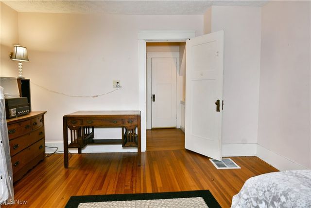 562 Belmont Avenue NE, Warren, OH 44483