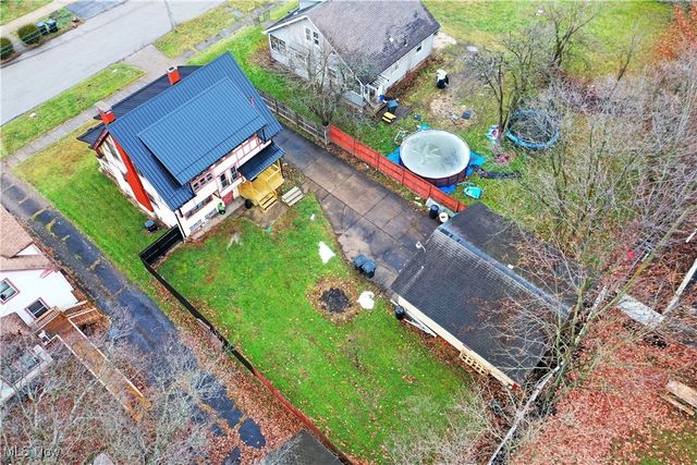 562 Belmont Avenue NE, Warren, OH 44483