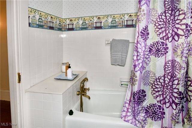 562 Belmont Avenue NE, Warren, OH 44483