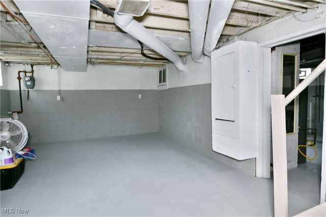 562 Belmont Avenue NE, Warren, OH 44483