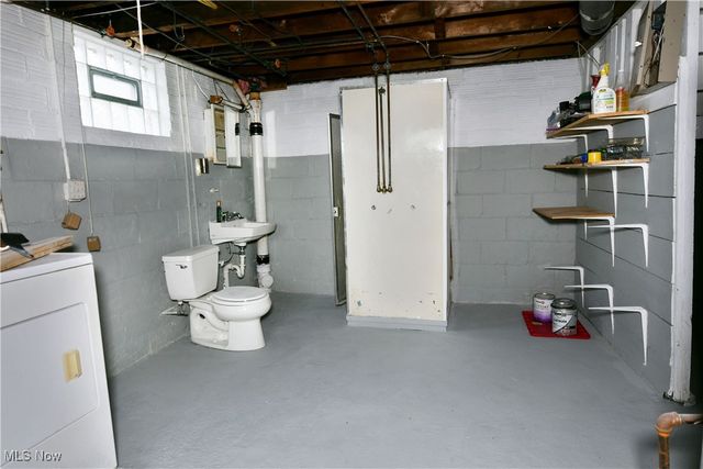 562 Belmont Avenue NE, Warren, OH 44483