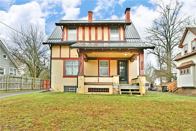 562 Belmont Avenue NE, Warren, OH 44483