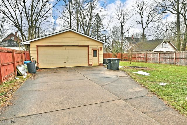 562 Belmont Avenue NE, Warren, OH 44483