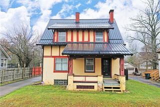 562 Belmont Avenue NE, Warren, OH 44483