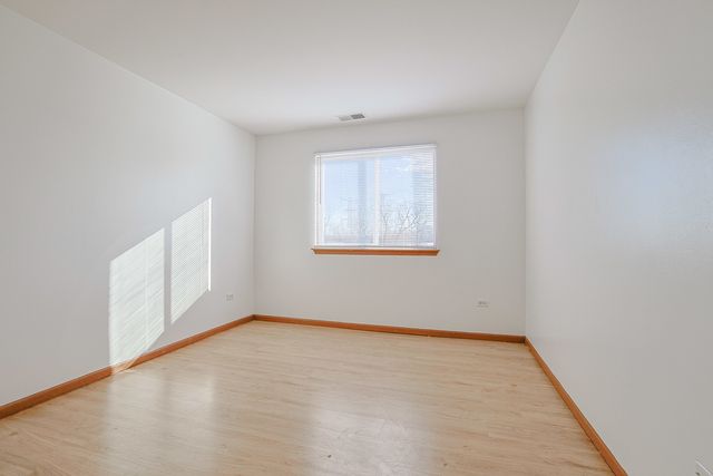 881 N Swift Road 206, Addison, IL 60101