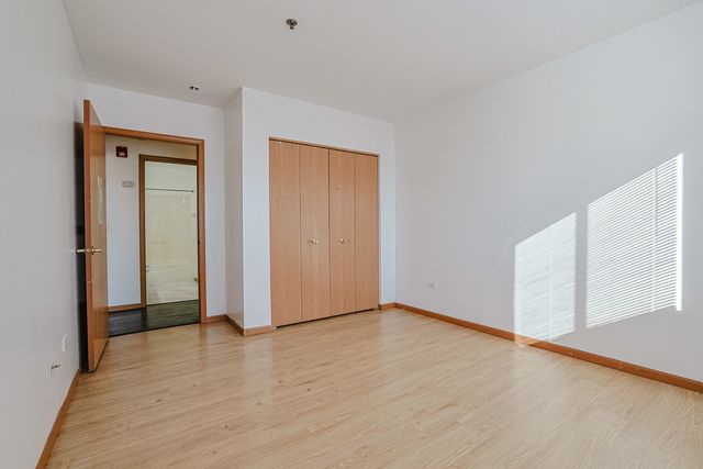 881 N Swift Road 206, Addison, IL 60101