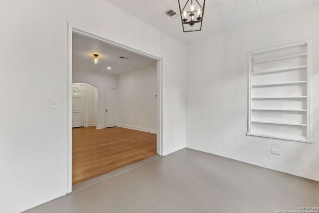 122 E Norwood Ct, San Antonio, TX 78212