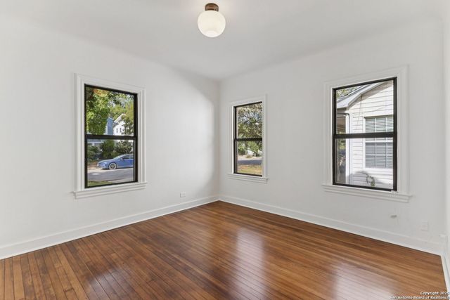 122 E Norwood Ct, San Antonio, TX 78212