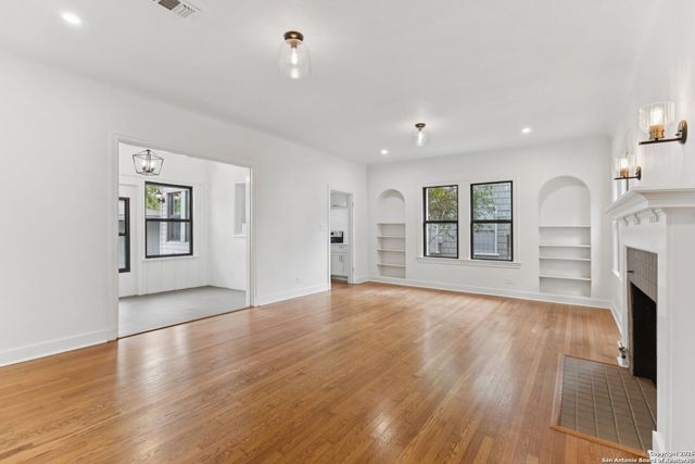 122 E Norwood Ct, San Antonio, TX 78212