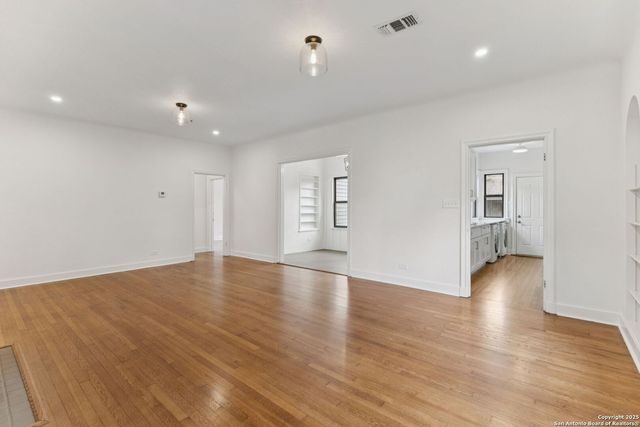 122 E Norwood Ct, San Antonio, TX 78212