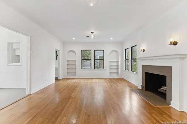 122 E Norwood Ct, San Antonio, TX 78212