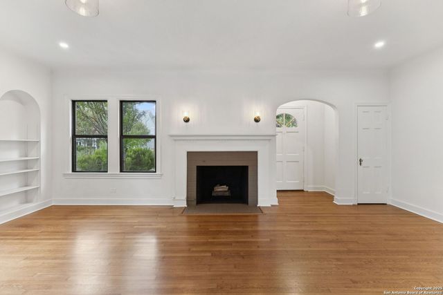 122 E Norwood Ct, San Antonio, TX 78212