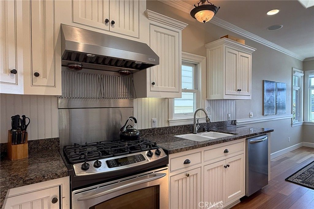 Image 24 of property listing at 5320 Windsor Boulevard, Cambria, CA 93428