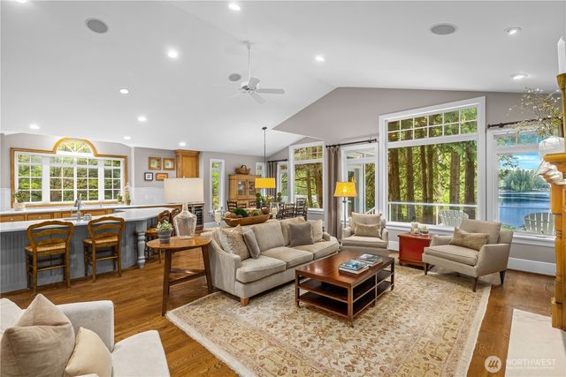 25314 SE 28th Street, Sammamish, WA 98075
