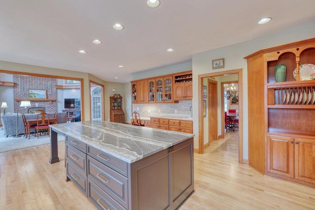 W36 Oakwood DRIVE, Delafield, WI 53018
