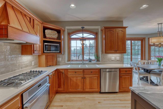 W36 Oakwood DRIVE, Delafield, WI 53018