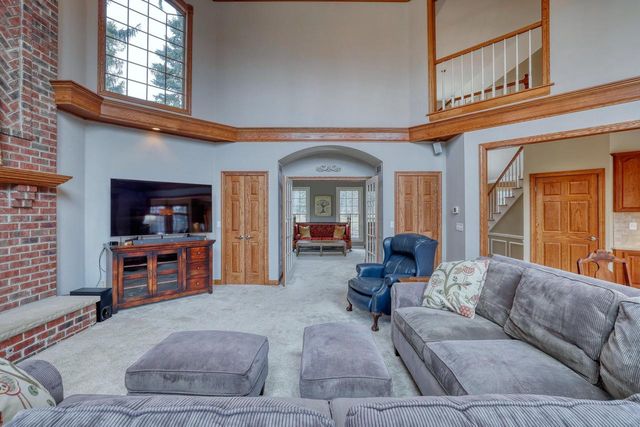 W36 Oakwood DRIVE, Delafield, WI 53018