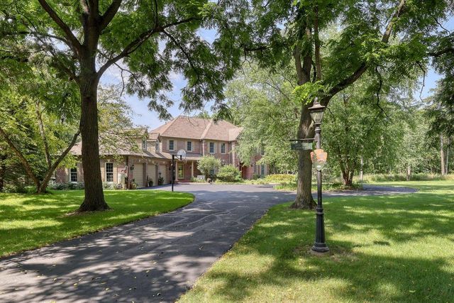 W36 Oakwood DRIVE, Delafield, WI 53018