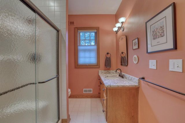 W36 Oakwood DRIVE, Delafield, WI 53018