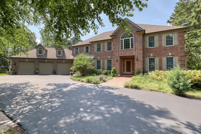 W36 Oakwood DRIVE, Delafield, WI 53018