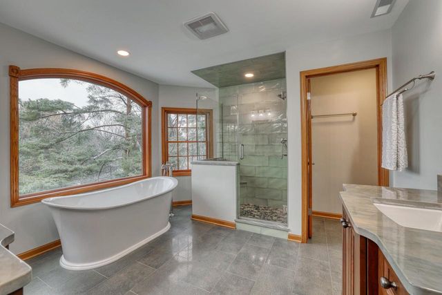 W36 Oakwood DRIVE, Delafield, WI 53018