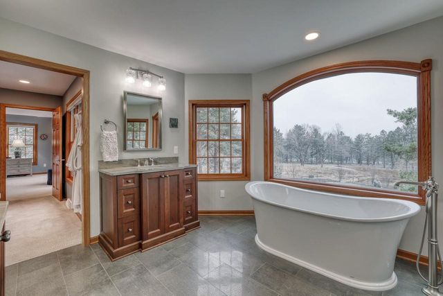 W36 Oakwood DRIVE, Delafield, WI 53018