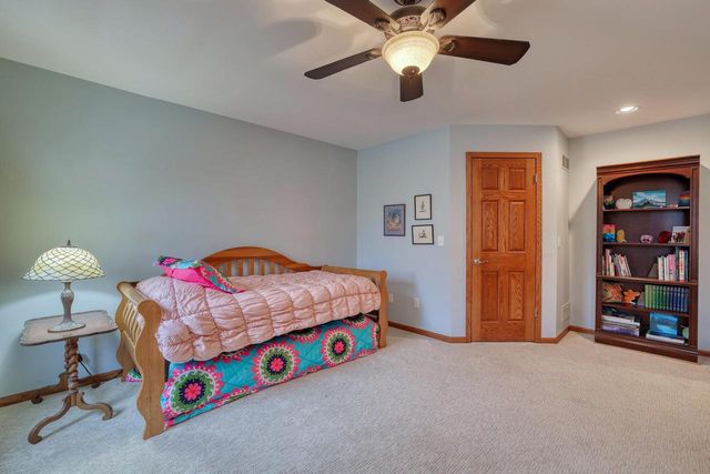 W36 Oakwood DRIVE, Delafield, WI 53018