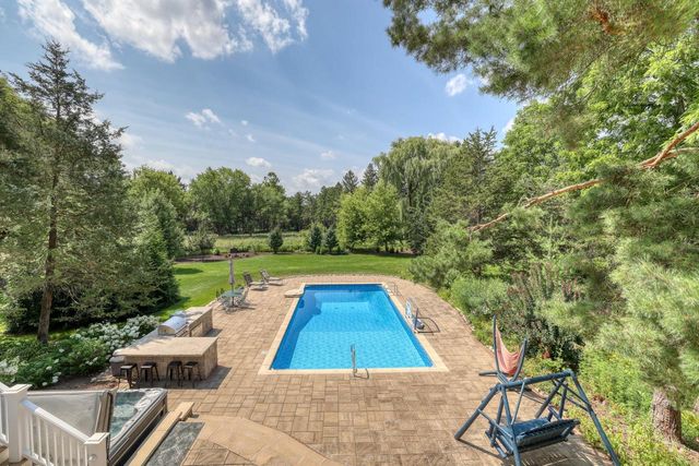W36 Oakwood DRIVE, Delafield, WI 53018