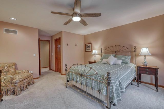 W36 Oakwood DRIVE, Delafield, WI 53018