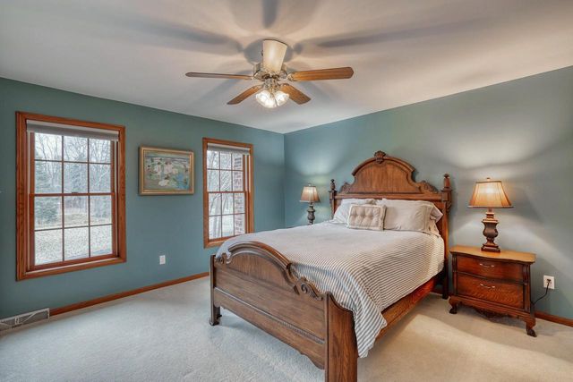 W36 Oakwood DRIVE, Delafield, WI 53018