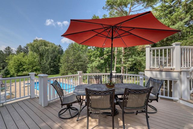 W36 Oakwood DRIVE, Delafield, WI 53018