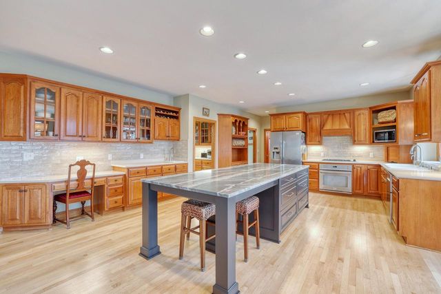 W36 Oakwood DRIVE, Delafield, WI 53018