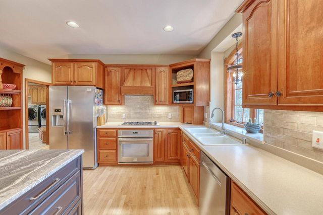 W36 Oakwood DRIVE, Delafield, WI 53018