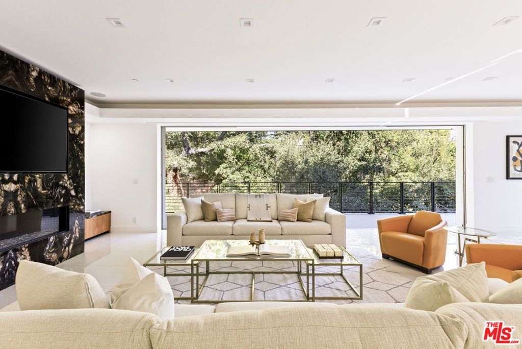 1124 Summit Drive, Beverly Hills, CA 90210 — photo 4