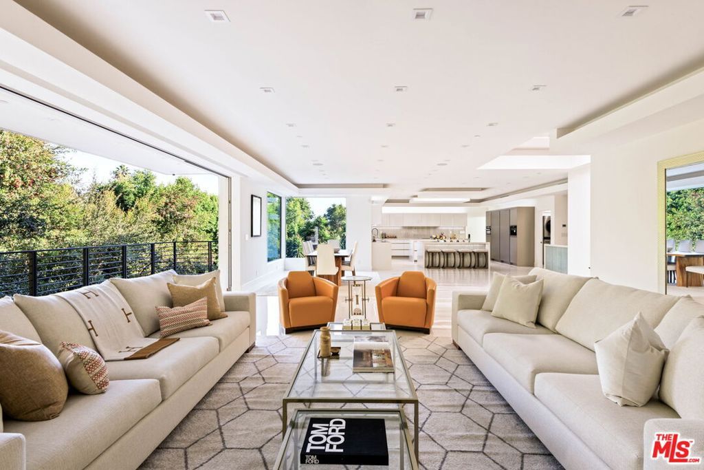 1124 Summit Drive, Beverly Hills, CA 90210 — photo 5