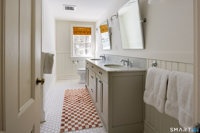 105 White Oak Shade Road, New Canaan, CT 06840