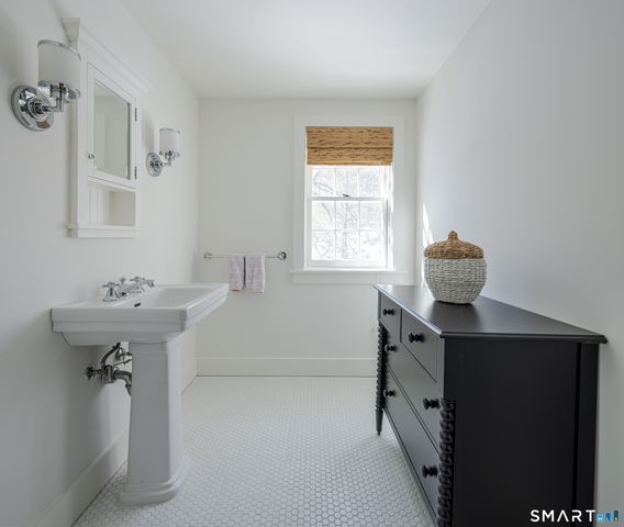 105 White Oak Shade Road, New Canaan, CT 06840