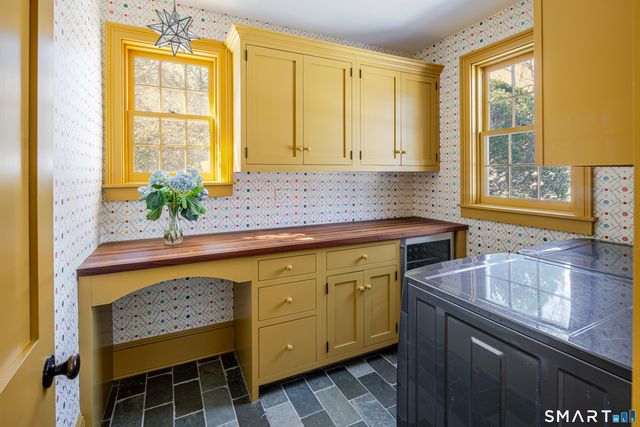 105 White Oak Shade Road, New Canaan, CT 06840