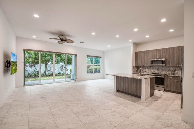 4829 Pointe Midtown Road, Palm Beach Gardens, FL 33418