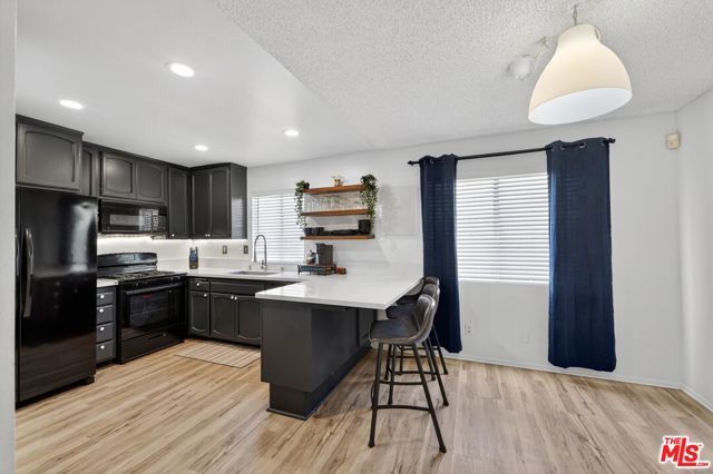 19355 Sherman Way 42, Reseda (los Angeles), CA 91335