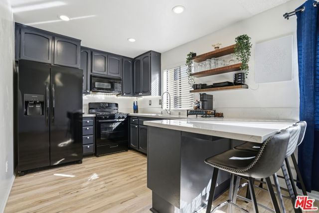 19355 Sherman Way 42, Reseda (los Angeles), CA 91335