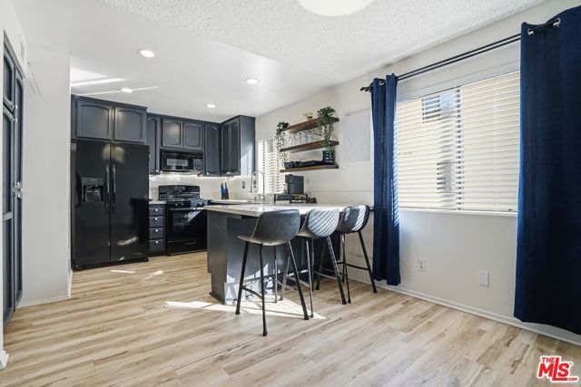 19355 Sherman Way 42, Reseda (los Angeles), CA 91335