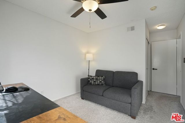 19355 Sherman Way 42, Reseda (los Angeles), CA 91335